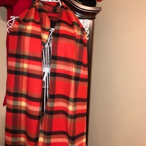Just in Beautiful Plaid  100 % Cashmere Scotland winter fringe scarf